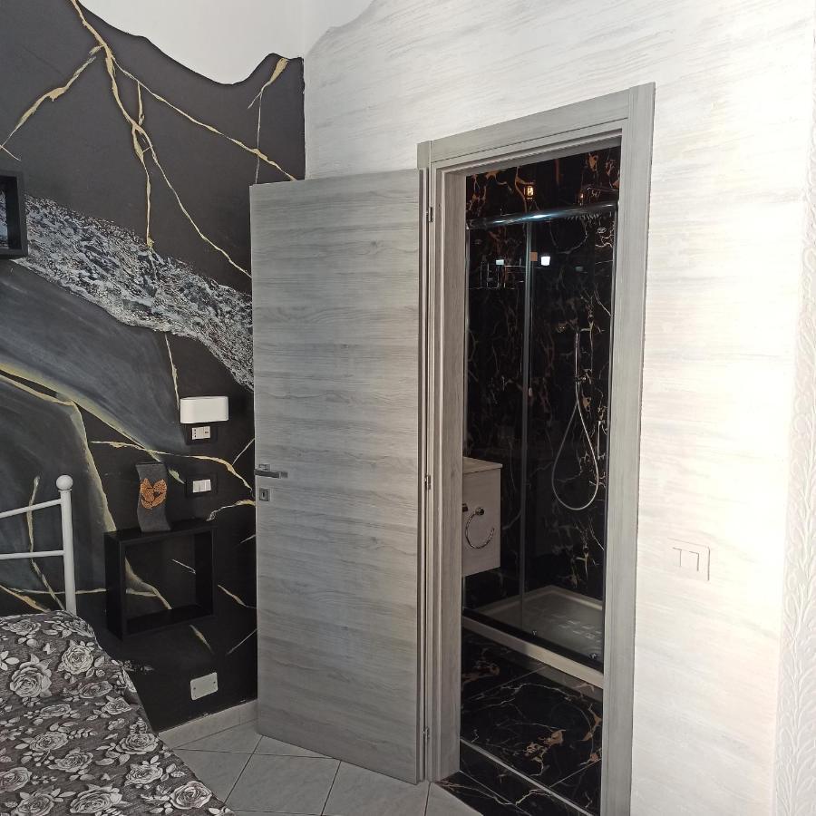 In The Center Rooms 那不勒斯 外观 照片