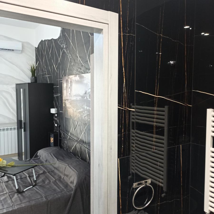 In The Center Rooms 那不勒斯 外观 照片